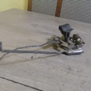 Árengedmény HYUNDAI COUPE 97- Bal első ajtó zárszerkezet mechanikus bontott alkatrész