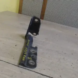 Gyors szállítás HYUNDAI COUPE 97- Motorháztető bal zsanér bontott alkatrész