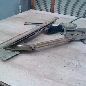 Korlátozott ajánlat HYUNDAI GALLOPER Jobb első ablakemelő szerkezet elektromos 3 ajtós bontott alkatrész