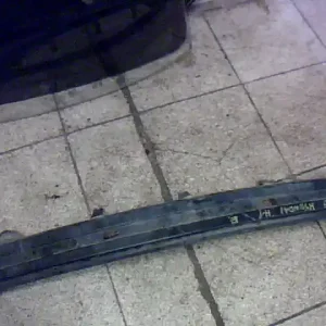 Vedd meg online HYUNDAI H1 Első lökhárító merevítőbontott alkatrész