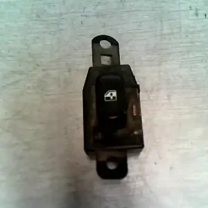 Ne maradj le HYUNDAI LANTRA 96- Jobb első ablakemelő kapcsoló bontott alkatrész