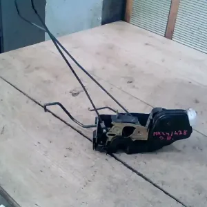 Gyors kiszállítás HYUNDAI MATRIX Bal első ajtó zárszerkezet központi záras 5 ajtós bontott alkatrész