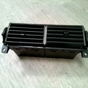 HYUNDAI PONY 89-94 Középső szellőző bontott alkatrész Kedvezményes ár