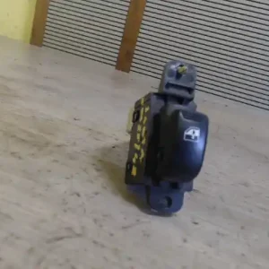 Szezonális akció HYUNDAI Santa Fe 2001.03.01-2006.01.30 Jobb hátsó ablakemelő kapcsoló bontott alkatrész