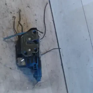 Szuper ajánlat HYUNDAI TRAJET Bal első ajtó zárszerkezet központi záras 5 ajtós bontott alkatrész