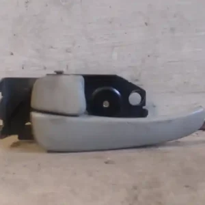 Utolsó esély HYUNDAI TRAJET Bal első belső kilincs 5 ajtós bontott alkatrész