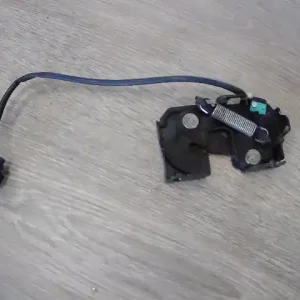 Nézd meg most INFINITI G37 Cabrio Jobb első ajtó zárszerkezet mechanikus bontott alkatrész