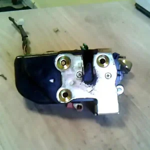 JEEP Cherokee (KJ) 2001.05.01-2007.12.31 Bal első ajtó zárszerkezet központi záras bontott alkatrész Korlátozott ajánlat