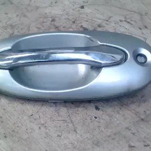 KIA CARNIVAL Bal első külső kilincs bontott alkatrész Biztonságos fizetés