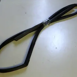 Vásárlói kedvenc KIA CERATO Bal első ablakvezető gumi bontott alkatrész