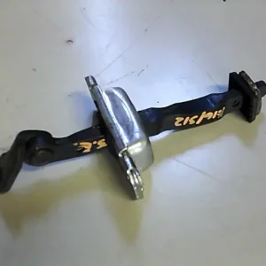 KIA CERATO Jobb első ajtóhatárolóbontott alkatrész Vedd meg online