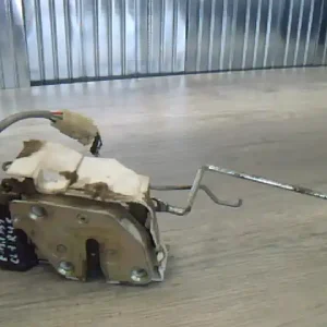 Árengedmény KIA CLARUS Bal első ajtó zárszerkezet mechanikus bontott alkatrész