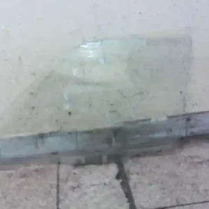 Biztonságos vásárlás KIA PRIDE Bal első ajtóüveg fehér (5 ajtós) bontott alkatrész