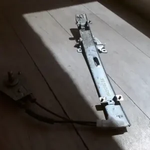 Vedd meg most KIA RIO 2000.04-2005.06 Bal első ablakemelő szerkezet mechanikus kombi bontott alkatrész