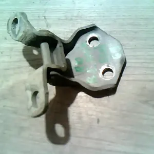 Outlet KIA RIO 2000.04-2005.06 Bal első alsó ajtózsanér kombi bontott alkatrész