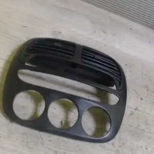 KIA Sportage 1998.04.01-2004.08.24 Középső szellőző bontott alkatrész Utolsó esély