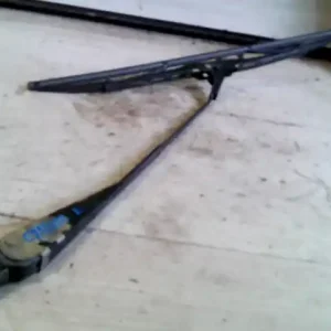 LADA 2107 Ablaktörlő kar jobb első bontott alkatrész Gyors kiszállítás