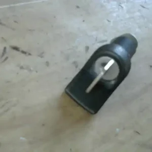 Biztonságos fizetés LADA 2110 Csomagtérajtó dugózár bontott alkatrész