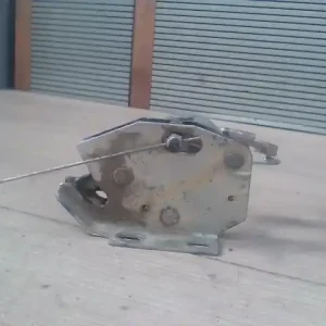 Vedd meg online LADA 2111 Csomagtér ajtó zárszerkezet kombi bontott alkatrész