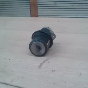 Szuper akció LADA 2111 Csomagtérajtó dugózár kulcs nélkül,4 ajtós bontott alkatrész