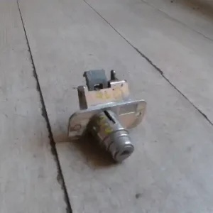 LADA SAMARA Csomagtérajtó dugózár 3 ajtós bontott alkatrész Ajánlat