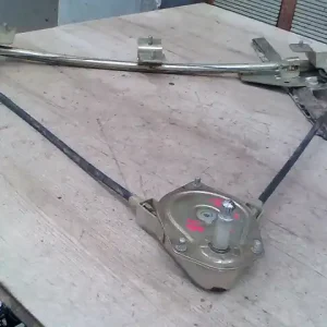 LADA SAMARA Jobb első ablakemelő szerkezet mechanikus 3 ajtós bontott alkatrész Olcsóbb