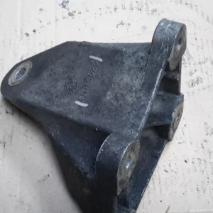 LANDROVER DISCOVERY TD5 99- Motortartó bak bal oldali alu bontott alkatrész Ingyenes szállítás