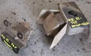 LANDROVER DISCOVERY TD5 99- Sebességváltó tartó bak bontott alkatrész Biztonságos fizetés