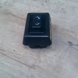 LANDROVER DISCOVERY I. 94-99 Jobb hátsó ablakemelő kapcsoló bontott alkatrész Ne maradj le