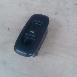 MAHINDRA S5 2007-2009 Jobb hátsó ablakemelő kapcsoló bontott alkatrész Ingyenes szállítás