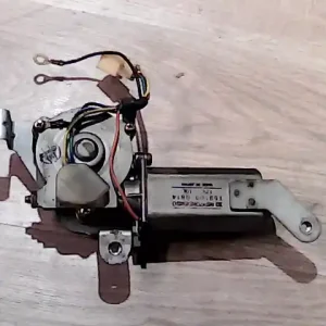 Prémium MARUTI 800 Ablaktörlő motor hátsó bontott alkatrész