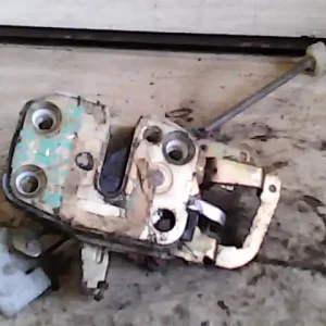 MAZDA 121 90.12.01-96.02.28 Bal első ajtó zárszerkezet mechanikus bontott alkatrész Expressz kézbesítés