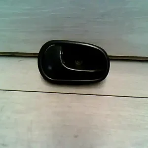 Árengedmény MAZDA 121 90.12.01-96.02.28 Bal első belső kilincs bontott alkatrész