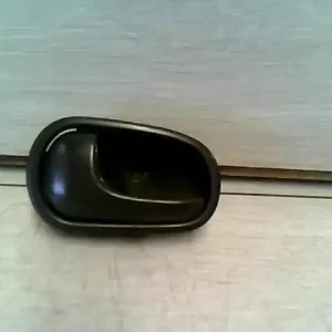 MAZDA 121 90.12.01-96.02.28 Bal első belső kilincs bontott alkatrész Különleges ajánlat