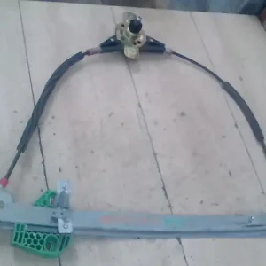 Alacsony ár MAZDA 121 96- Bal első ablakemelő szerkezet mechanikus 3 ajtós bontott alkatrész