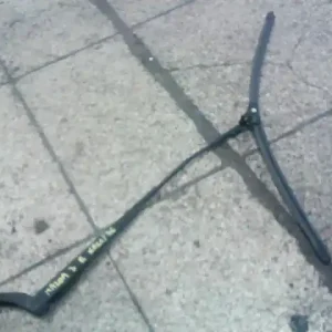 Árcsökkenés MAZDA 3 03.10-06.06 Ablaktörlő kar bal első bontott alkatrész