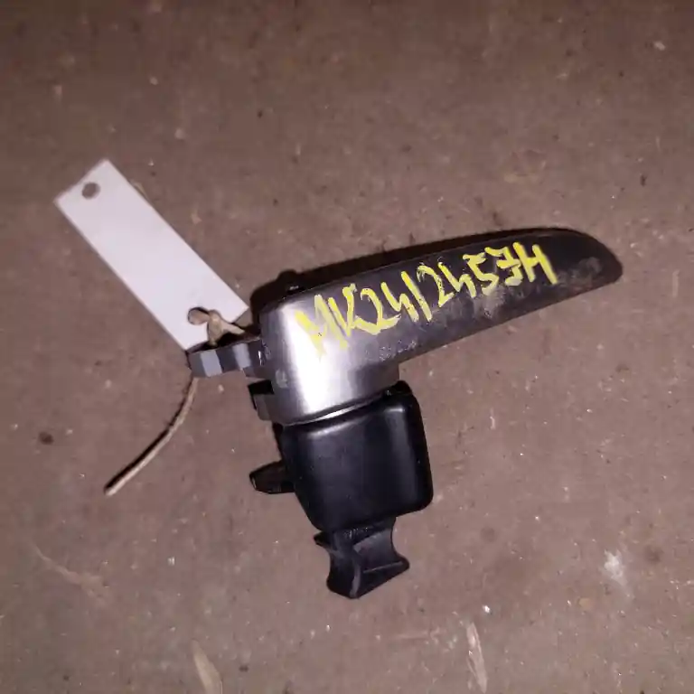 Végkiárusítás MAZDA 3 03.10-06.06 Jobb hátsó belső kilincs 5 ajtós bontott alkatrész