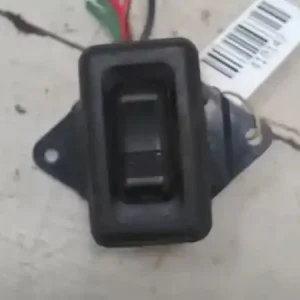 Azonnal elérhető MAZDA 323 89.10-94.10 BG Jobb hátsó ablakemelő kapcsoló bontott alkatrész