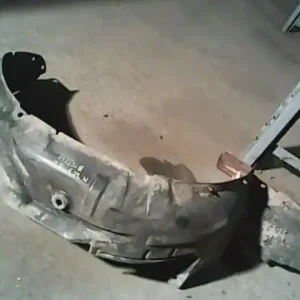 Ajánlat MAZDA 323 98-01 Bal első első kerékjárati dobbetét bontott alkatrész