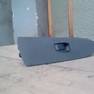 Árengedmény MAZDA 323 98-01 Jobb első ablakemelő kapcsoló bontott alkatrész