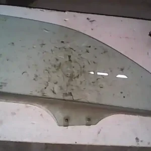 Újdonság MAZDA 323 98-01 Jobb első ajtóüveg 4 ajtós, sedan bontott alkatrész