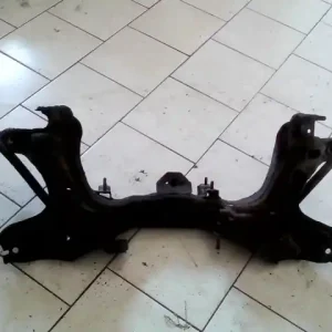 Vedd meg most MAZDA 323 F Első bölcső futóműtartó segédkeret bontott alkatrész