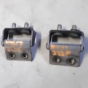 Alacsony ár MAZDA 323F 98-01 Csomagtérajtó zsanér bontott alkatrész