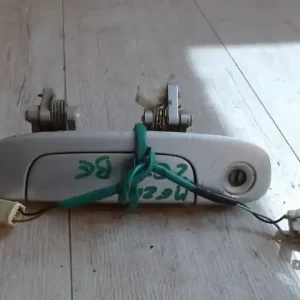 Újdonság MAZDA 323F 98-04 Bal első külső kilincs kombi dugózárral bontott alkatrész