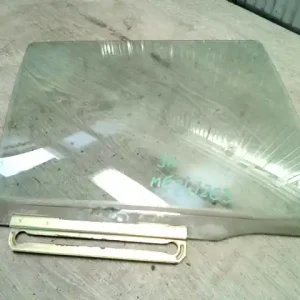 Végkiárusítás MAZDA 323F 98-04 Jobb hátsó ajtóüveg kombi bontott alkatrész