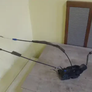 Vedd meg most MAZDA 5 2005.06.01-2008.01.31 Bal első ajtó zárszerkezet központi záras 5 ajtós bontott alkatrész