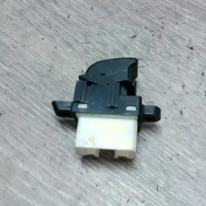 Árengedmény MAZDA 6 02-05 Ablakemelő kapcsoló pozíció független bontott alkatrész