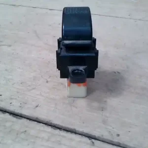 Rendeld meg most MAZDA 6 02-05 Jobb első ablakemelő kapcsoló bontott alkatrész