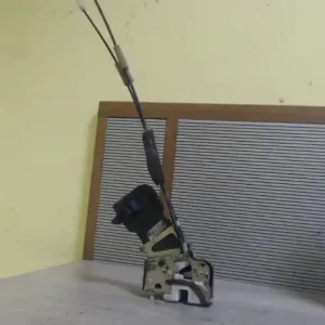 Vedd meg online MAZDA 6 02-05 Jobb hátsó ajtó zárszerkezet központi záras combi bontott alkatrész