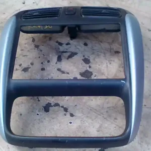 Végkiárusítás MAZDA Demio 2000- Középső szellőző bontott alkatrész